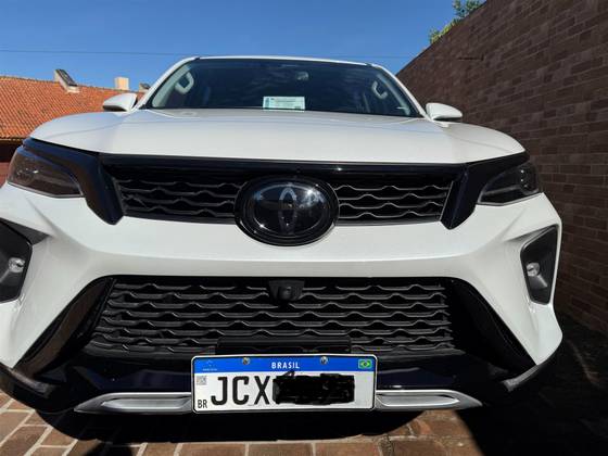 TOYOTA HILUX SW4 2.8 D-4D TURBO DIESEL SRX PLATINUM 7L 4X4 AUTOMÁTICO